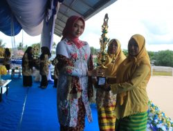 Dikdas Taliabu Berikan Penghargaan Bagi siswa Berprestasi