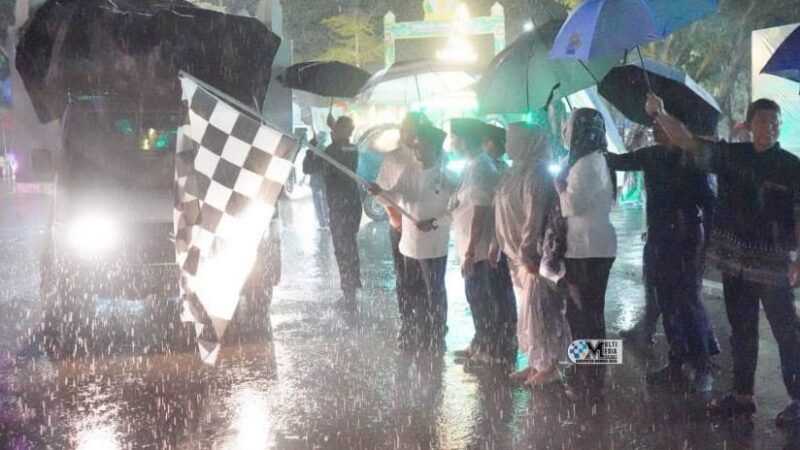 Meski Hujan Deras Mengguyur, Pawai Gema Takbir Idulfitri Disambut Antusias Warga Murung Raya