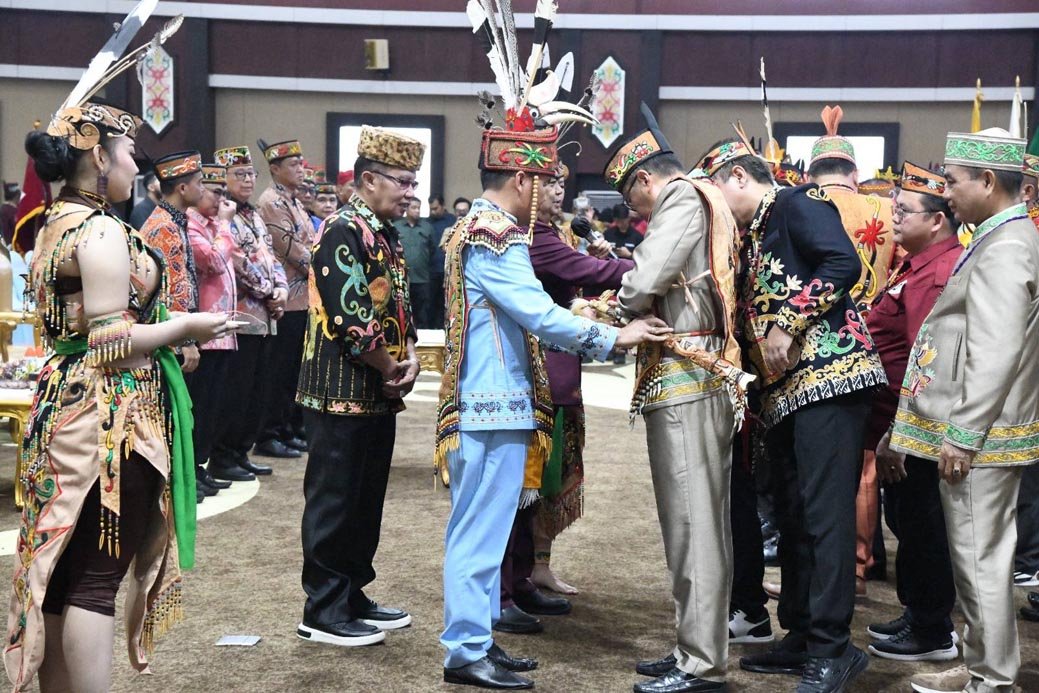 Agustiar Sabran Lantik DAD 8 Kabupaten/Kota dan BATAMAD 4 Kabupaten