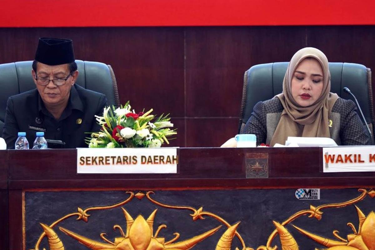 Pj. Sekda Mura Hadiri Rapur Penyampaian Pandangan Umum Fraksi Terhadap Raperda Pertanggungjawaban APBD 2025
