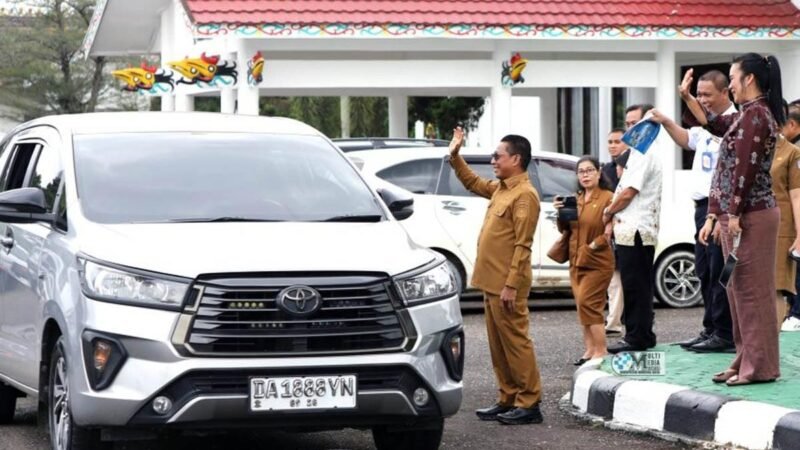 Perkuat Kontingen Kalteng, Bupati Lepas Kontingen Mura Ikuti Pesparawi Nasional XIV di Manokwari