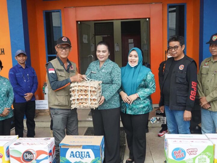 Peduli Petugas Karhutla, TP-PKK Murung Raya Salurkan Bantuan ke Posko BPBD