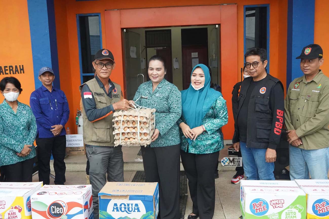 Peduli Petugas Karhutla, TP-PKK Murung Raya Salurkan Bantuan ke Posko BPBD
